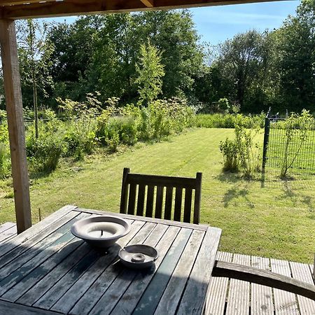 Villa Vrijstaand Chalet Met Veel Buitenruimte En Veranda à Zuid-Scharwoude Extérieur photo