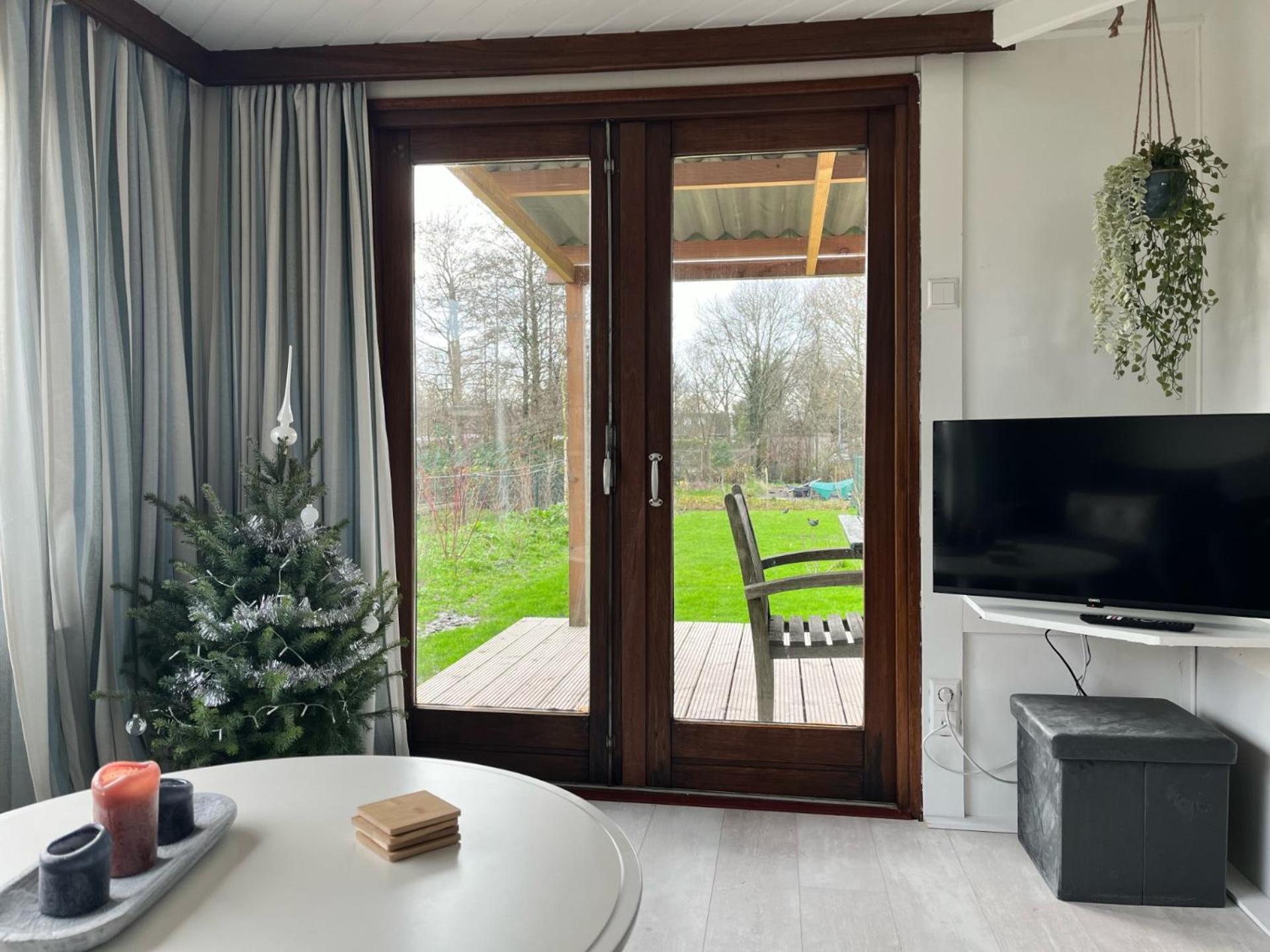 Vrijstaand Chalet Met Veel Buitenruimte En Veranda Zuid-Scharwoude Extérieur photo