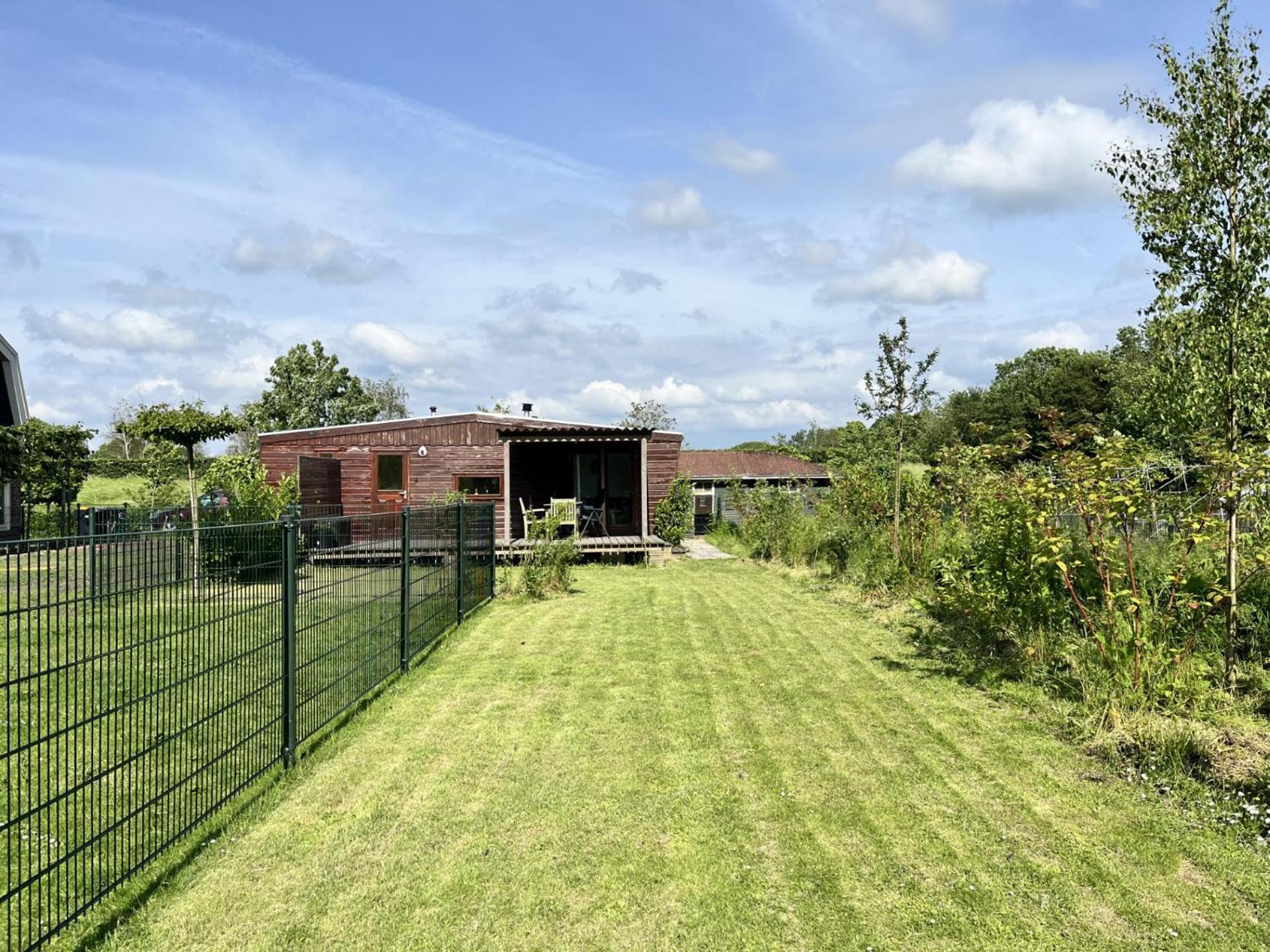 Villa Vrijstaand Chalet Met Veel Buitenruimte En Veranda à Zuid-Scharwoude Extérieur photo