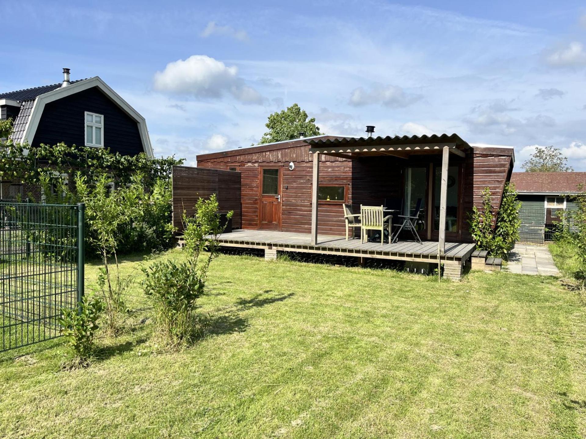 Villa Vrijstaand Chalet Met Veel Buitenruimte En Veranda à Zuid-Scharwoude Extérieur photo