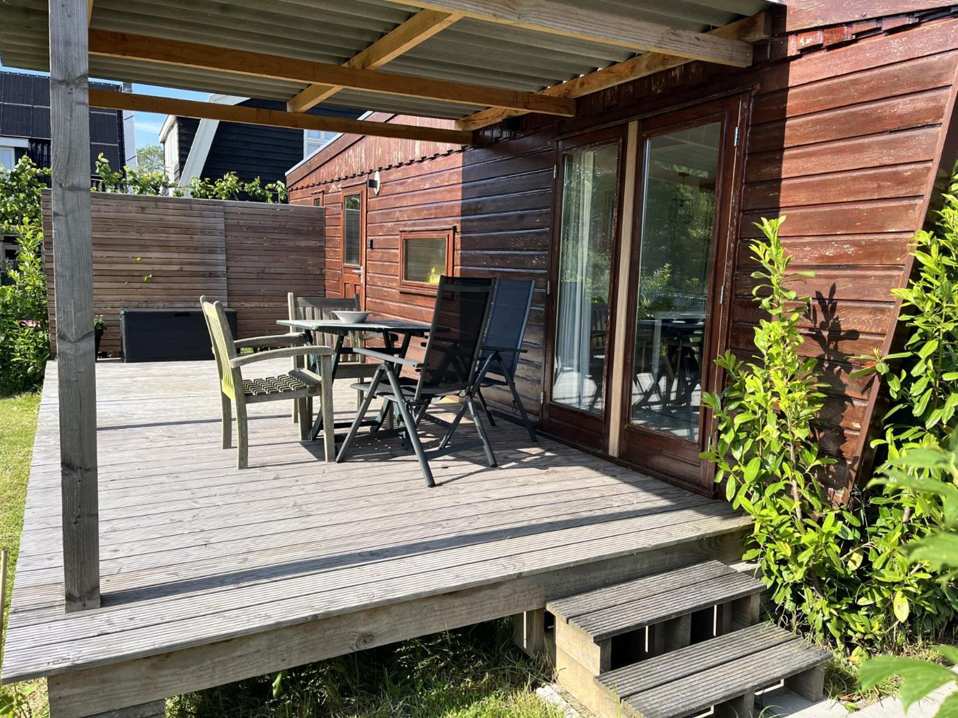 Vrijstaand Chalet Met Veel Buitenruimte En Veranda Zuid-Scharwoude Extérieur photo